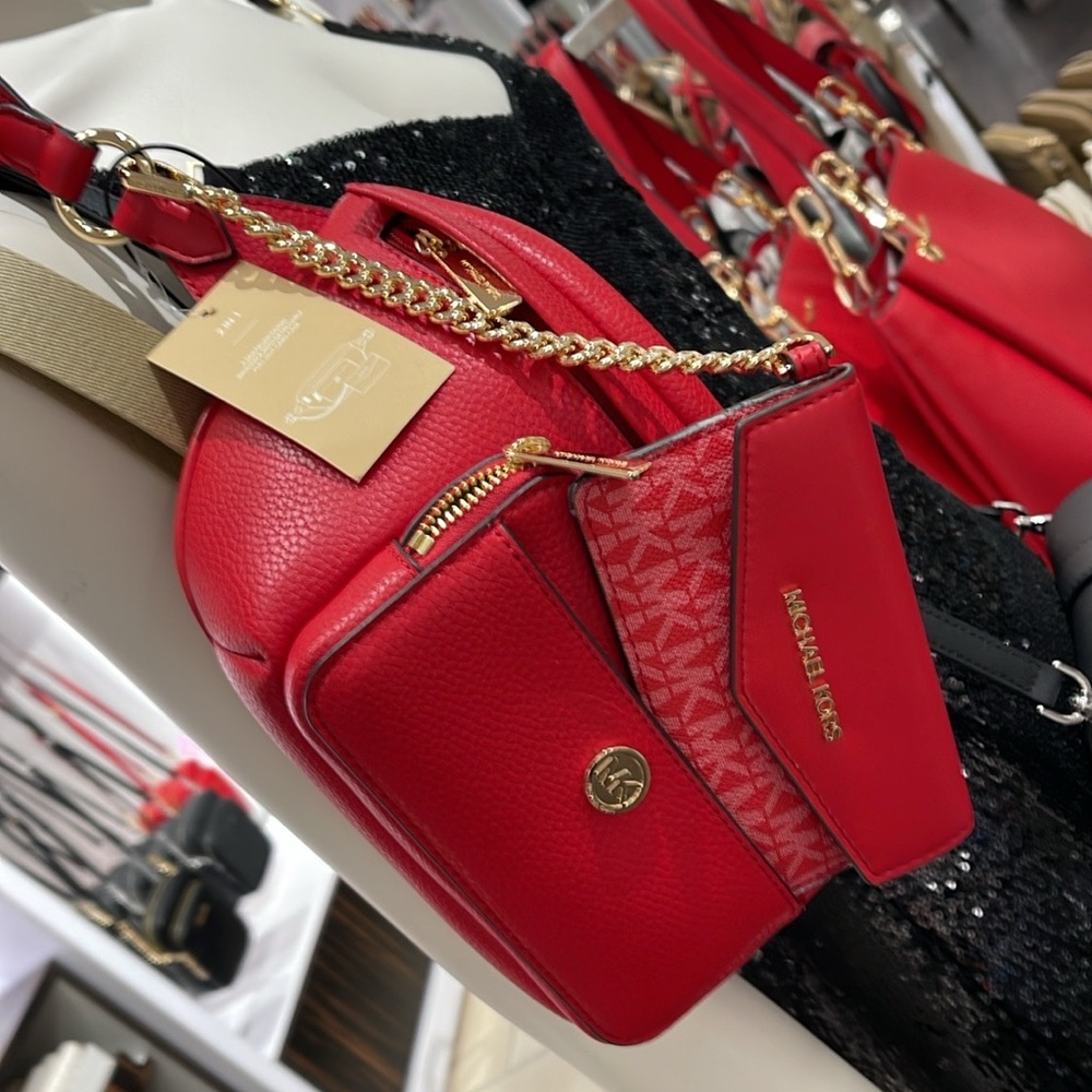 MICHAEL KORS
Maisie Large Pebbled Leather 2-in-1 Sling Pack
Bright Red
NWT - Picture 8 of 16